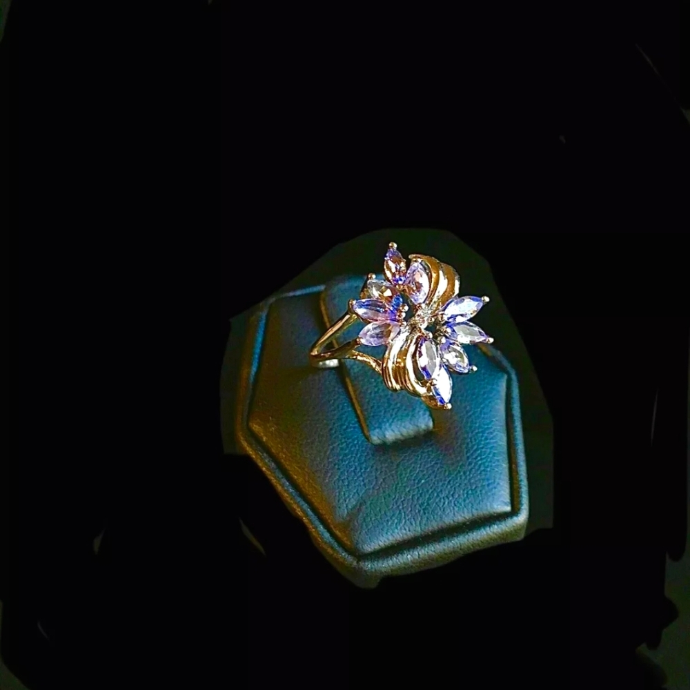 Natural Tanzanite & diamond ring